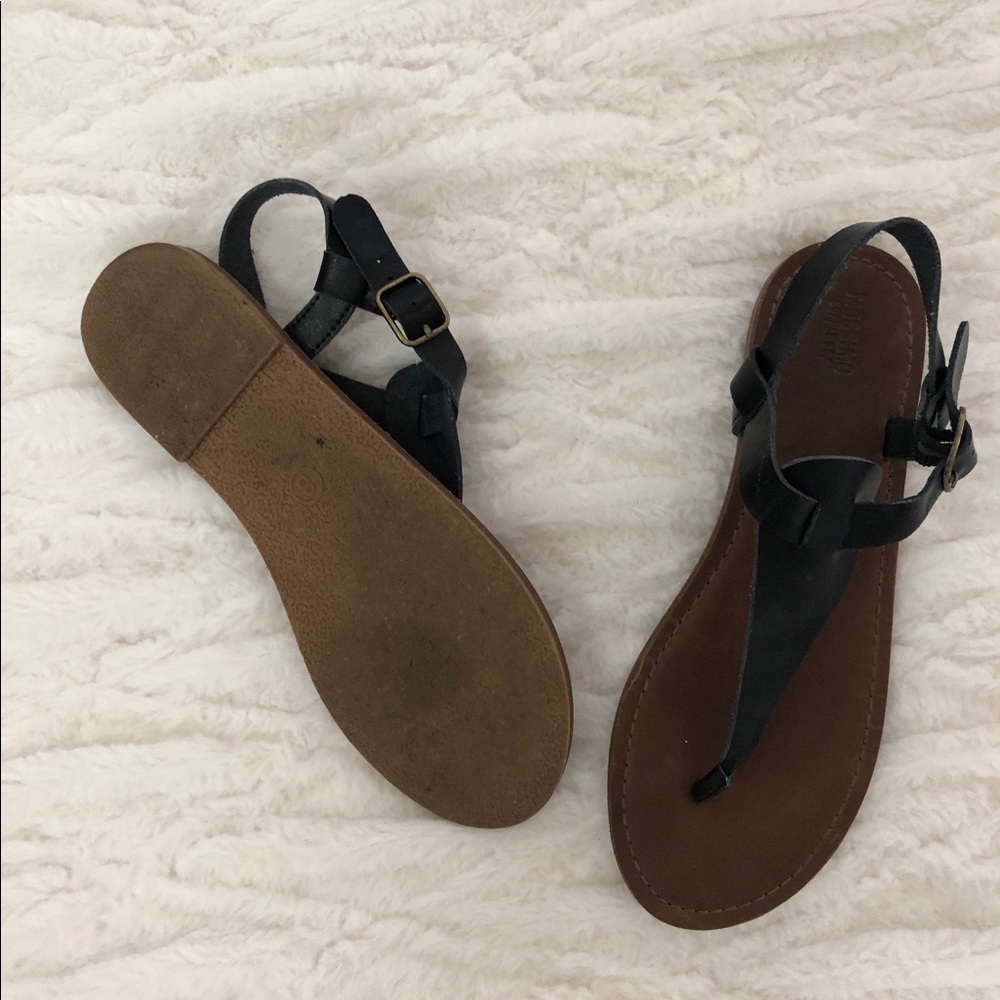 Mossimo Black T Strap Sandal Size 8
